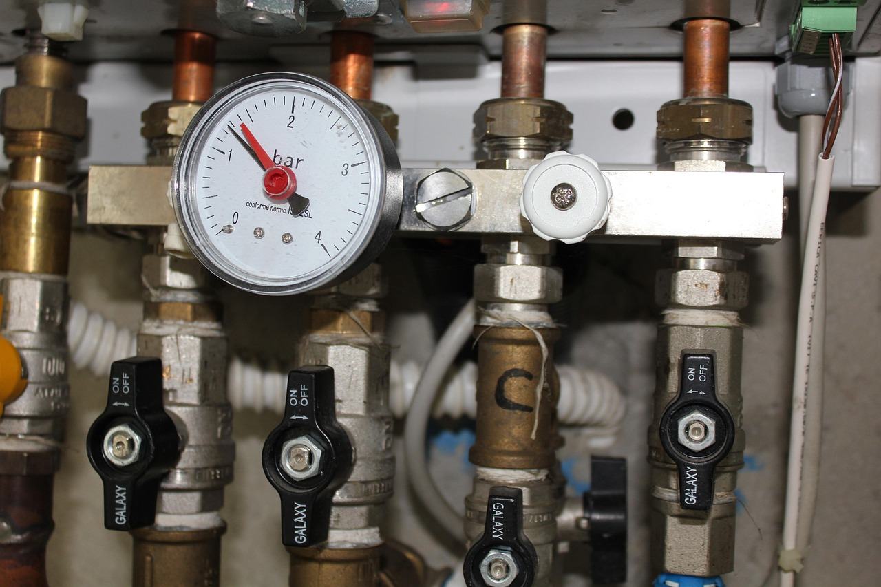 Équipement de chauffe-eau domestique et sa tuyauterie